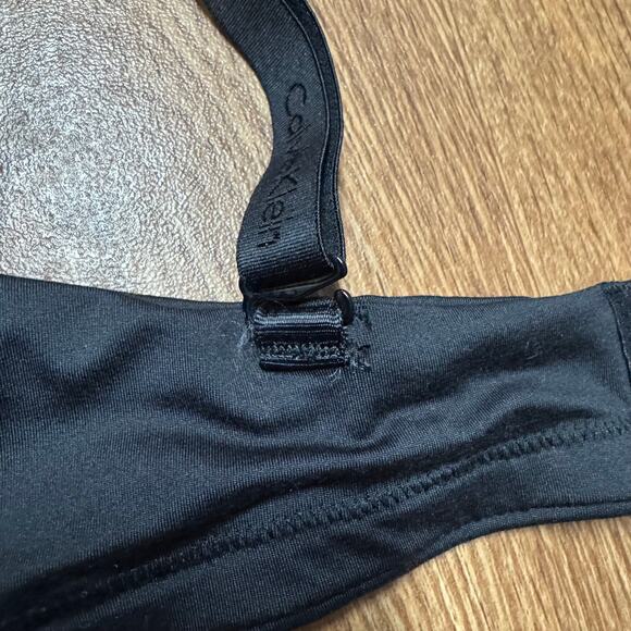 Calvin Klein Womens Lightly Lined Wirefree Bra Black Size Large T-Shirt Bra - Picture 7 of 9